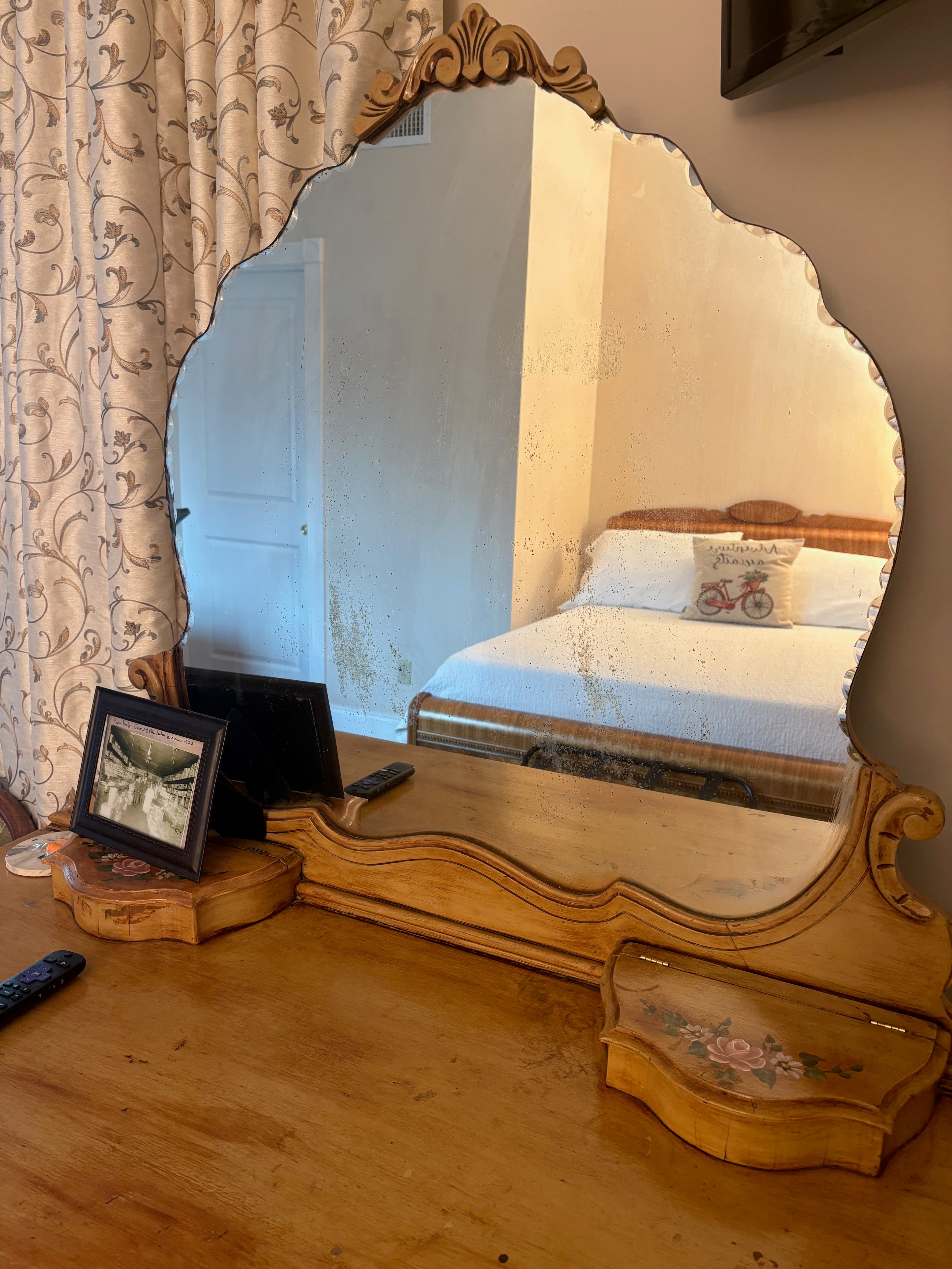 Image from dresser of double bed in Italian Room